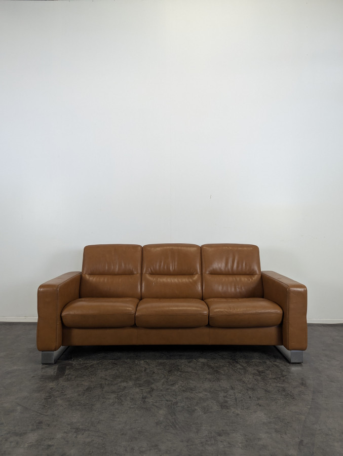 Canapé en cuir couleur fauve années 70
