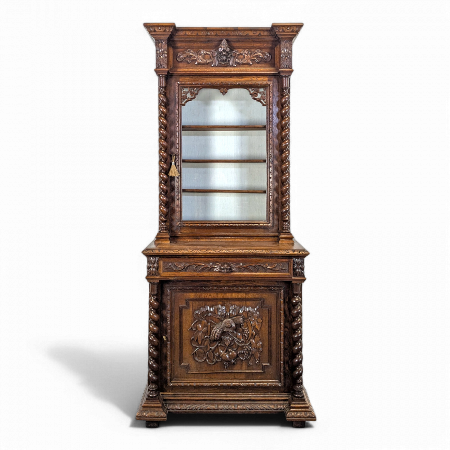 Buffet Argentier de style Louis XIII aux attributs de Jardinage