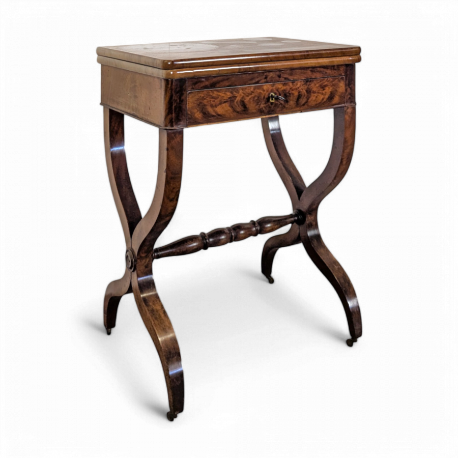 Table à jeu d'époque Restauration en Acajou flammé