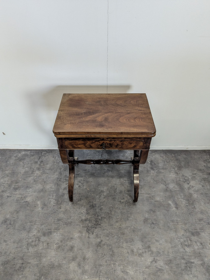 Table à jeu d'époque Restauration en Acajou flammé