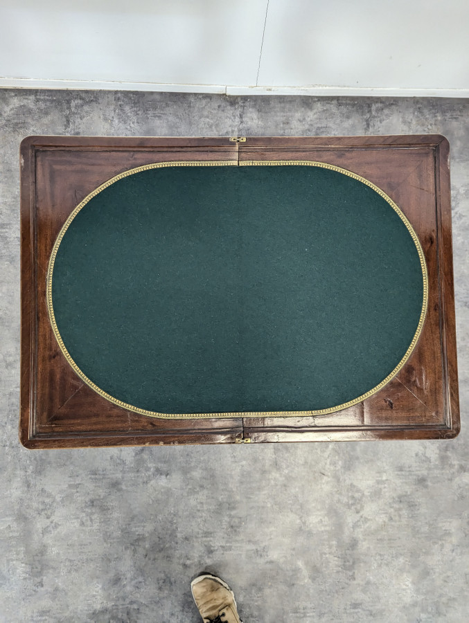 Table à jeu d'époque Restauration en Acajou flammé