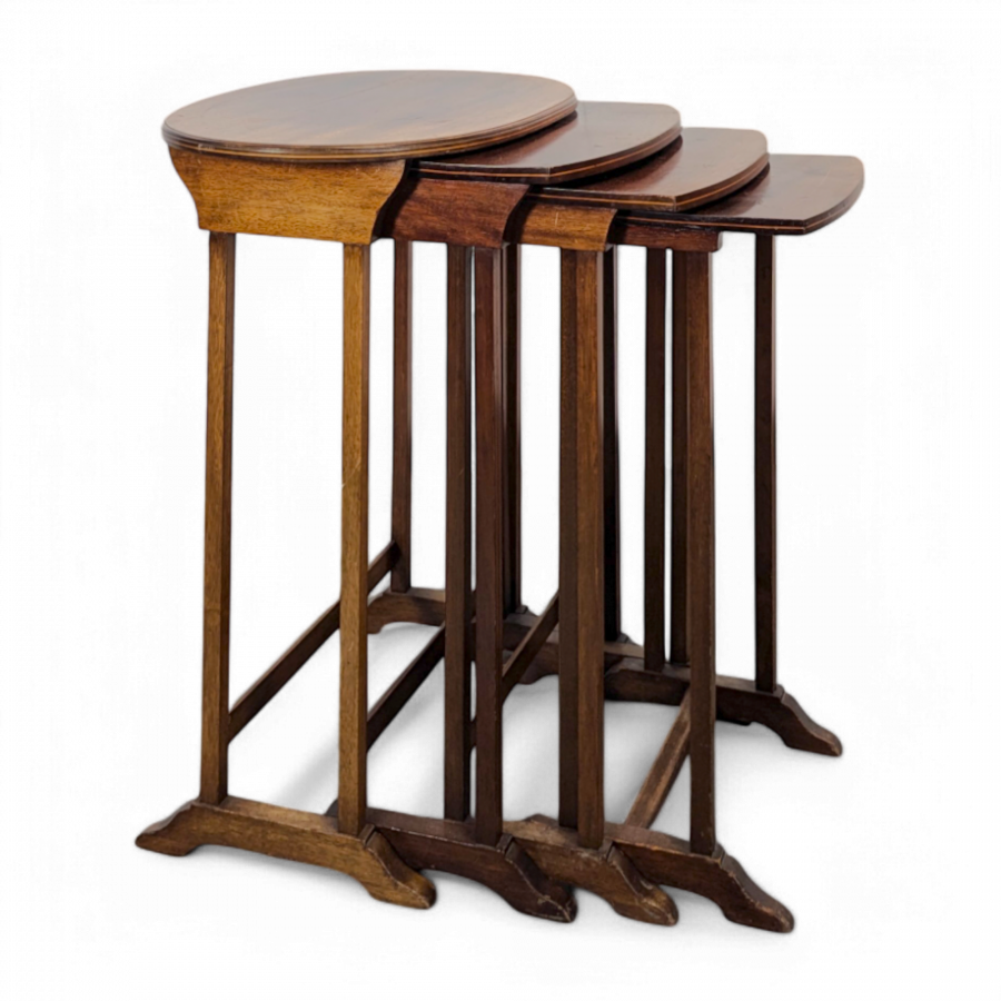 Tables gigognes en Acajou