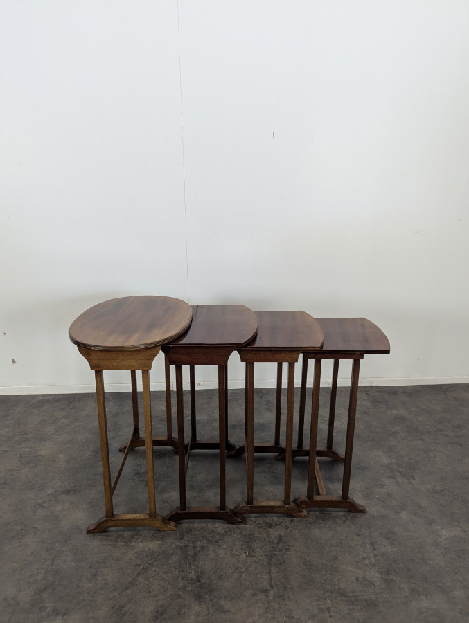 Tables gigognes en Acajou