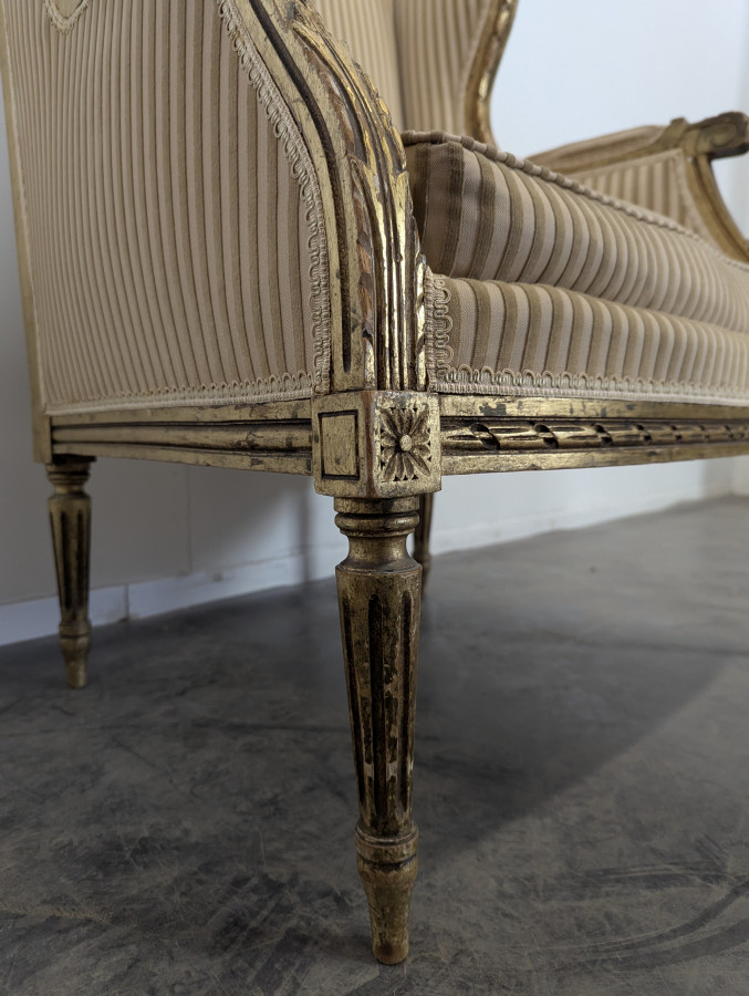 Salon en bois doré de style Louis XVI