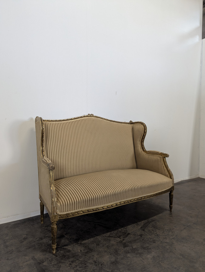 Salon en bois doré de style Louis XVI
