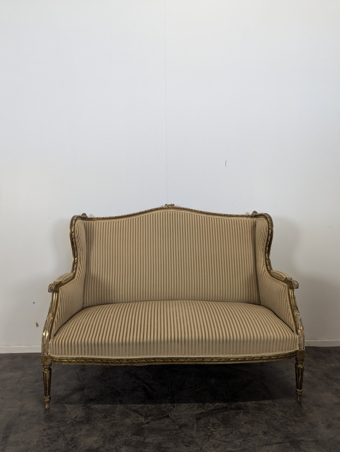 Salon en bois doré de style Louis XVI