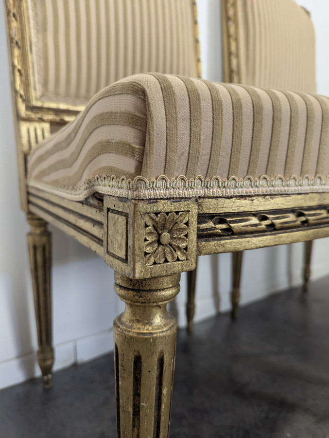 Salon en bois doré de style Louis XVI