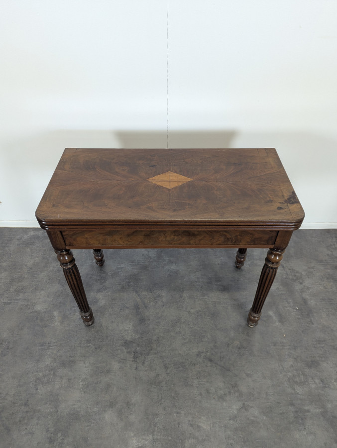 Table à jeu en Acajou flammé époque Restauration
