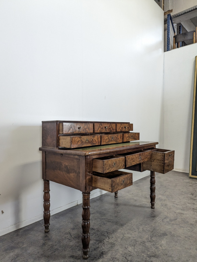 Bureau à gradins d'époque Louis Philippe en Acajou flammé