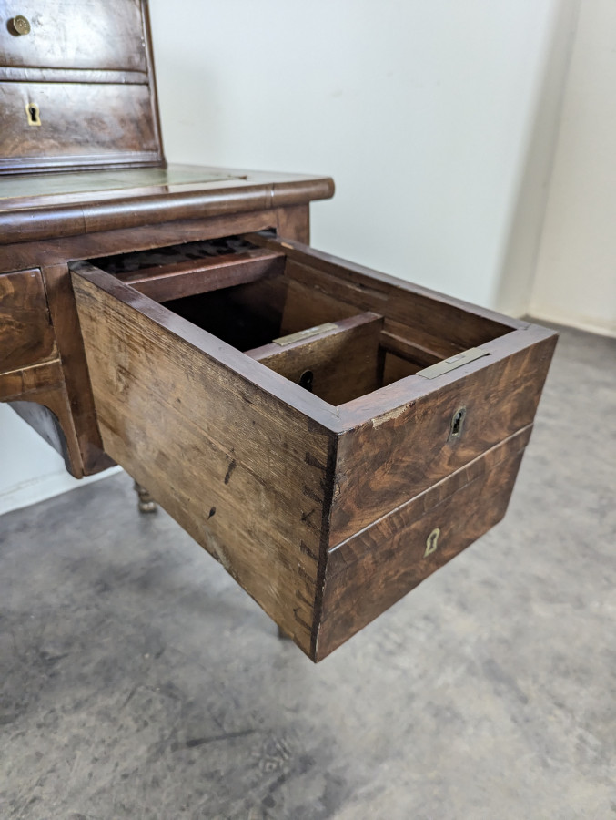 Bureau à gradins d'époque Louis Philippe en Acajou flammé