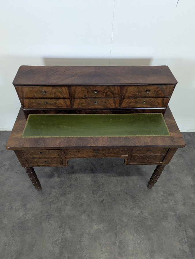 Bureau à gradins d'époque Louis Philippe en Acajou flammé