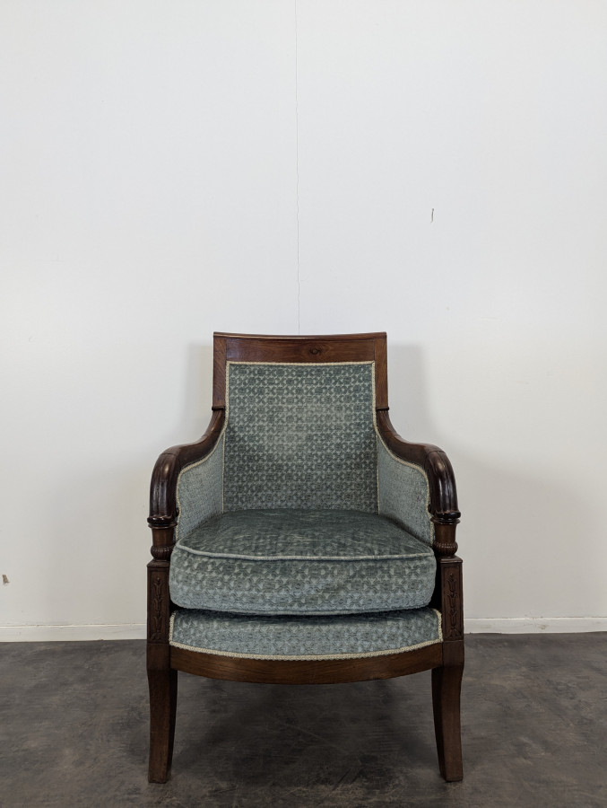 Fauteuil bergère d'époque Restauration à pieds sabres
