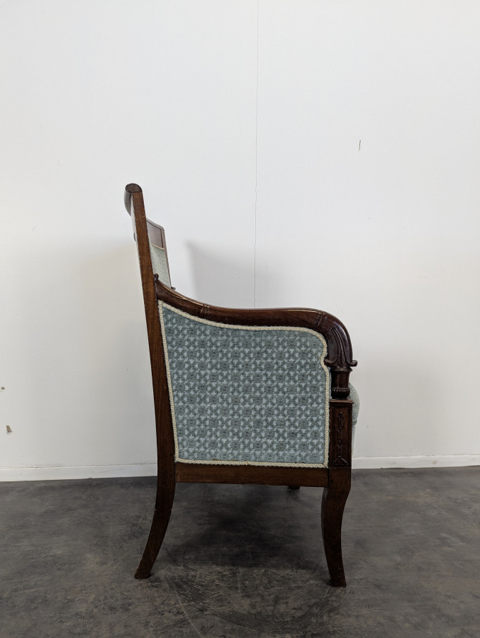 Fauteuil bergère d'époque Restauration à pieds sabres