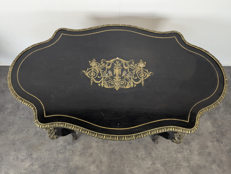 Table de milieu en bois noirci époque Napoléon III
