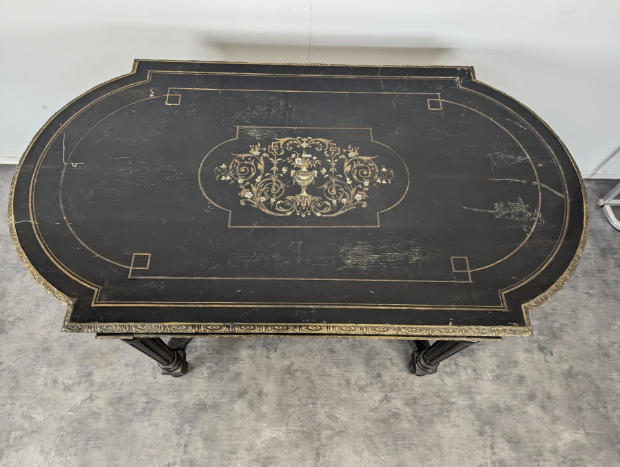 Table de milieu en bois noirci époque Napoléon III