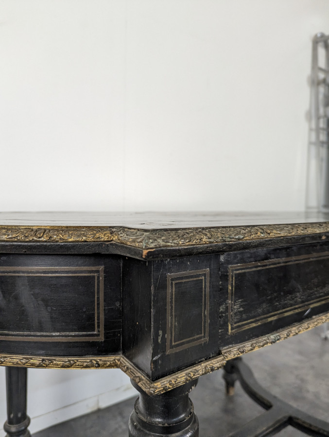 Table de milieu en bois noirci époque Napoléon III