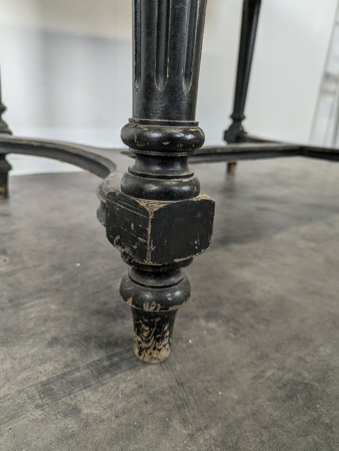 Table de milieu en bois noirci époque Napoléon III