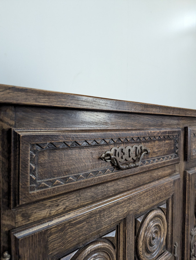 Buffet brutaliste en chêne DLG Dudouyt