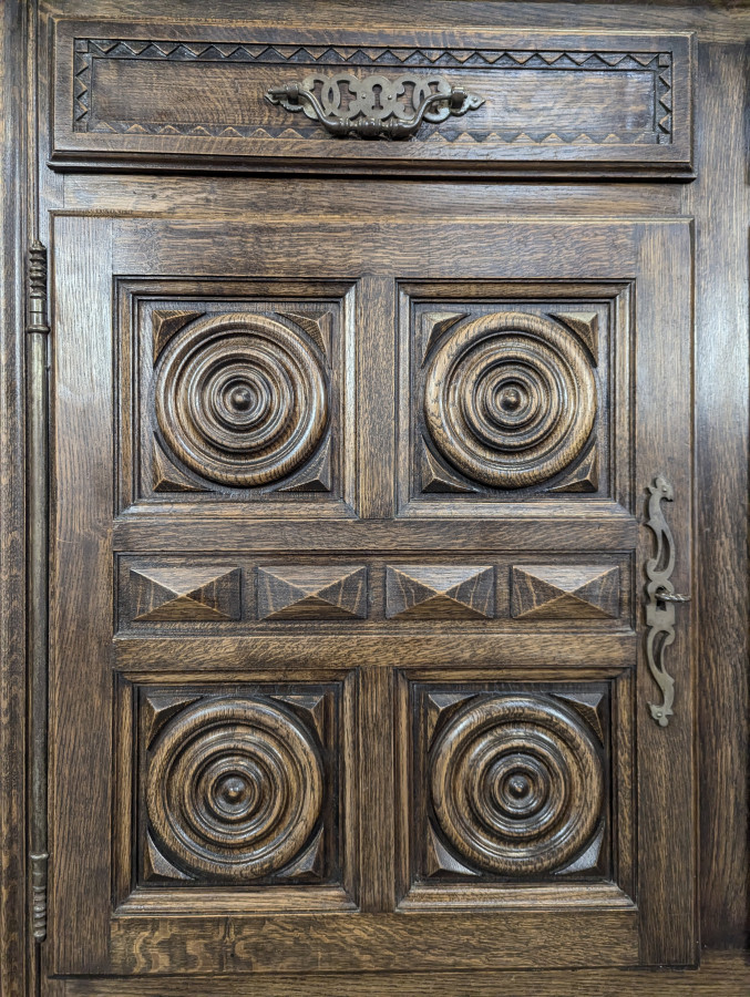 Buffet brutaliste en chêne DLG Dudouyt