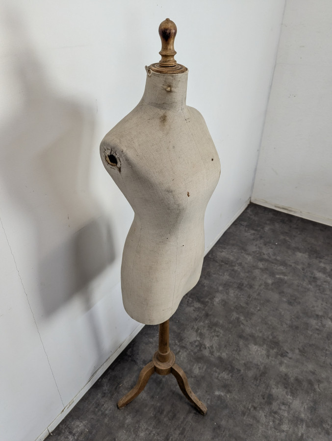 Mannequin vintage piètement bois DLG Siegel