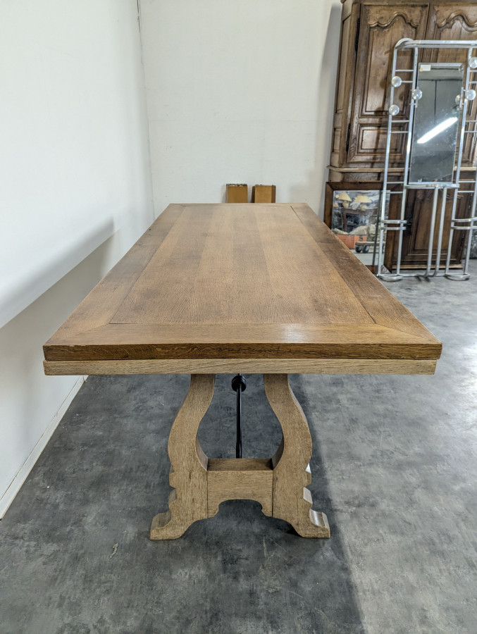 Table à manger de style Espagnole en chêne avec allonges