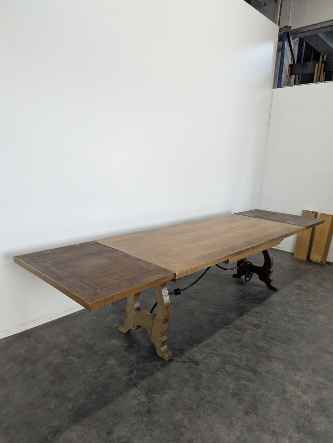 Table à manger de style Espagnole en chêne avec allonges