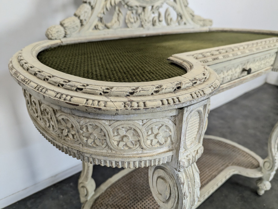 Coiffeuse réchampie de style Louis XVI