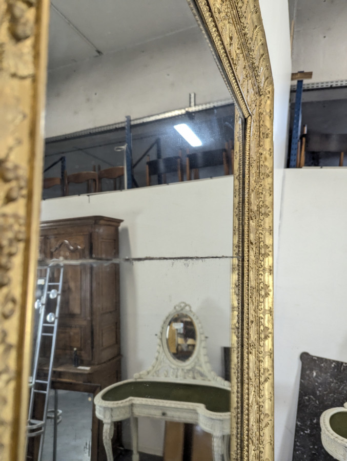 Important miroir époque Restauration riche décor viticole