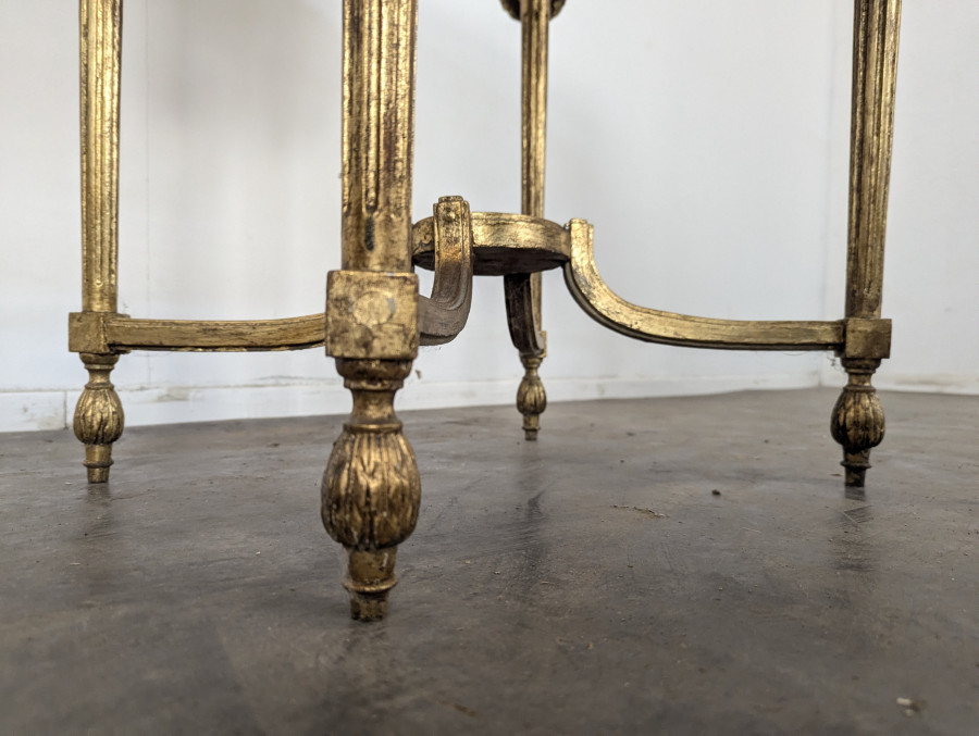 Table de salon en bois doré et cannage de style Louis XVI