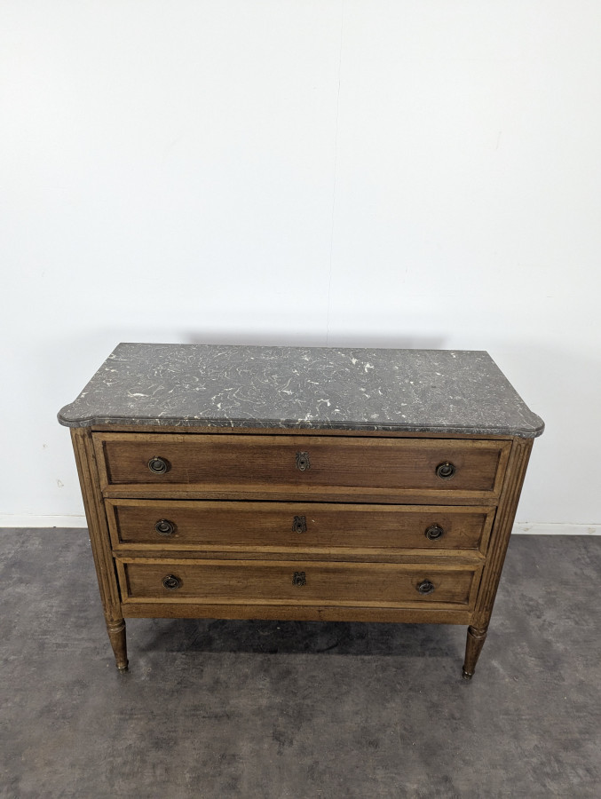 Commode en noyer de style Louis XVI