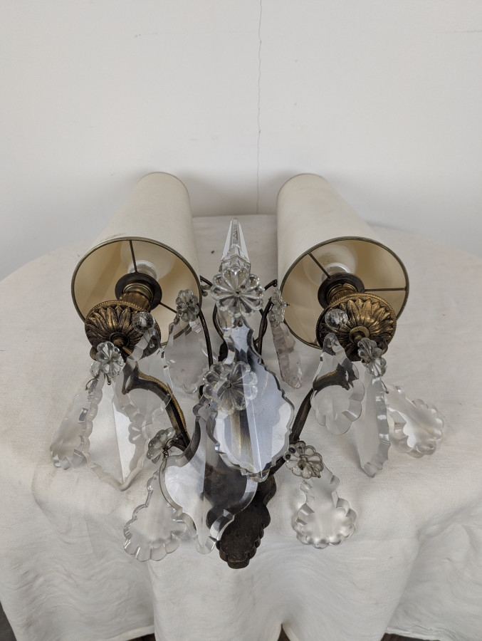 Paire d'appliques en cristaux