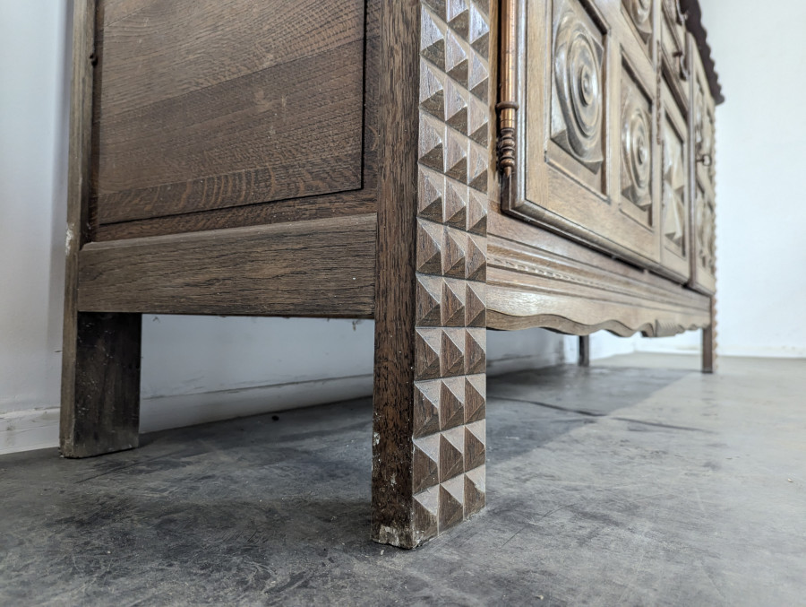 Buffet brutaliste en chêne DLG Dudouyt