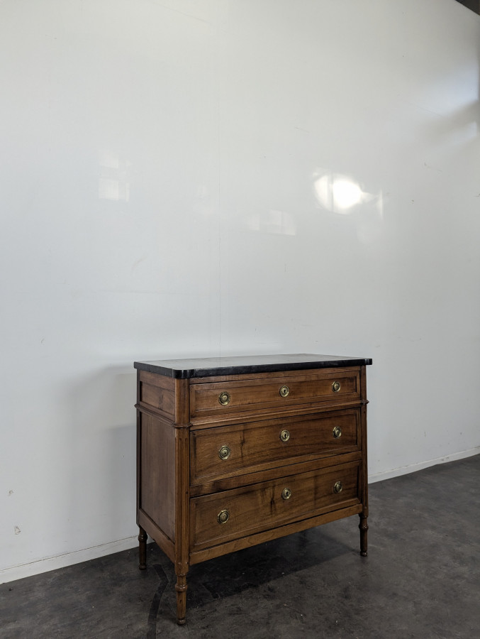 Commode de style Louis XVI en Noyer