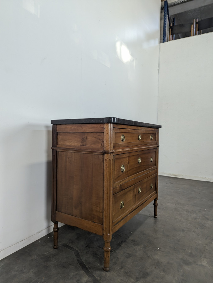 Commode de style Louis XVI en Noyer