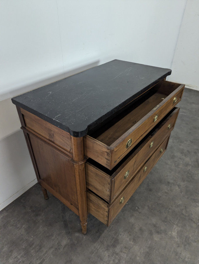 Commode de style Louis XVI en Noyer