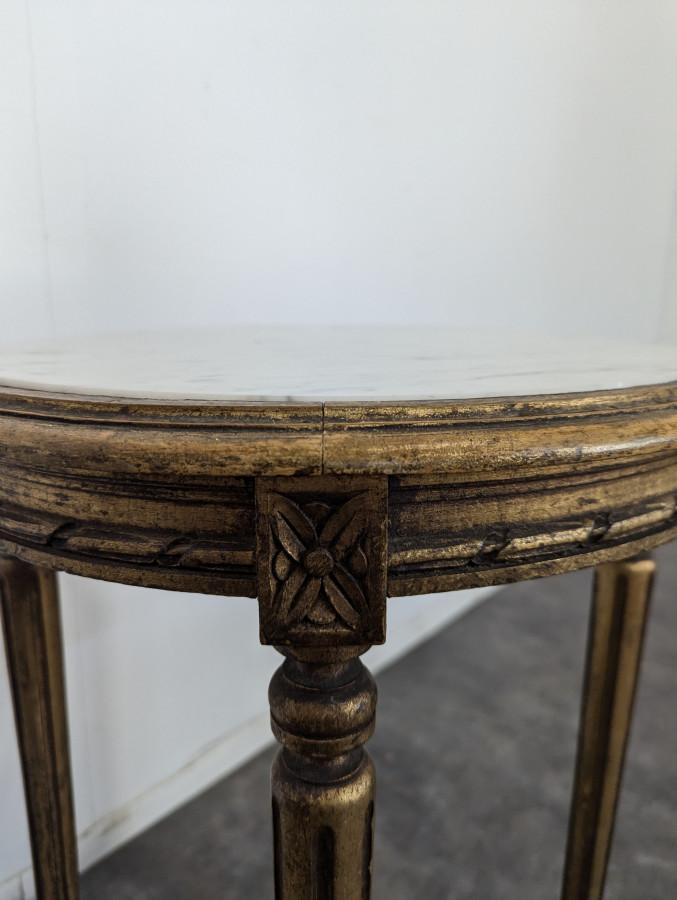 Sellette en bois doré de style Louis XVI