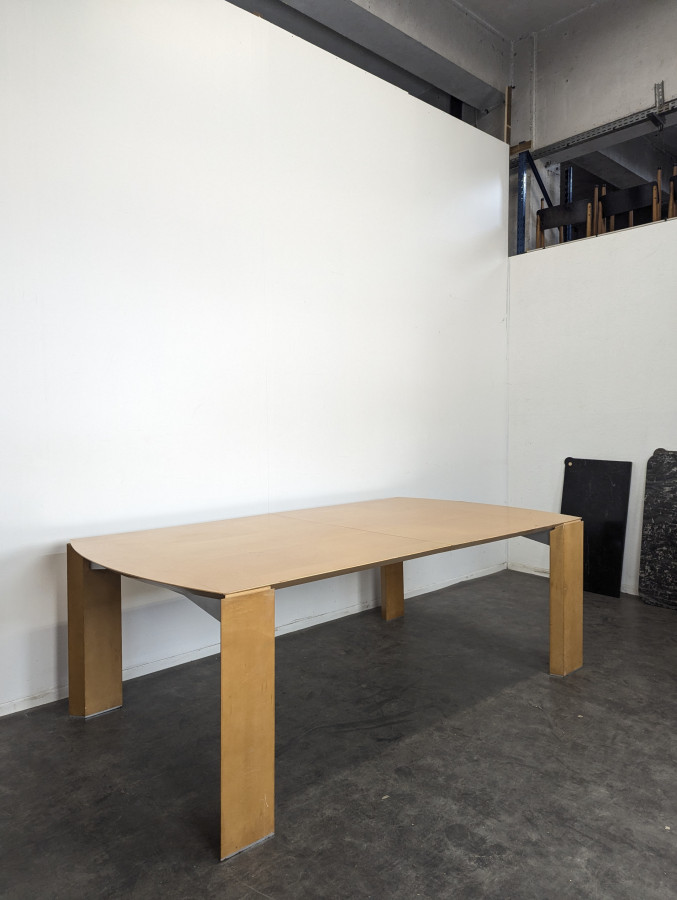Table de conférence des années 80 en placage d'érable