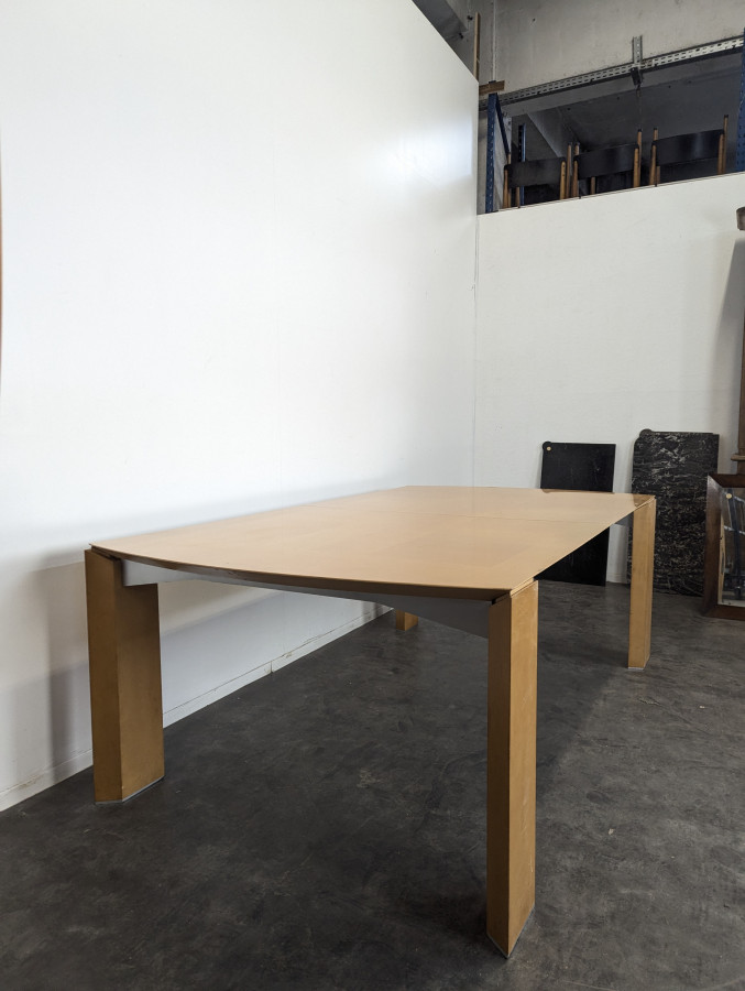 Table de conférence des années 80 en placage d'érable