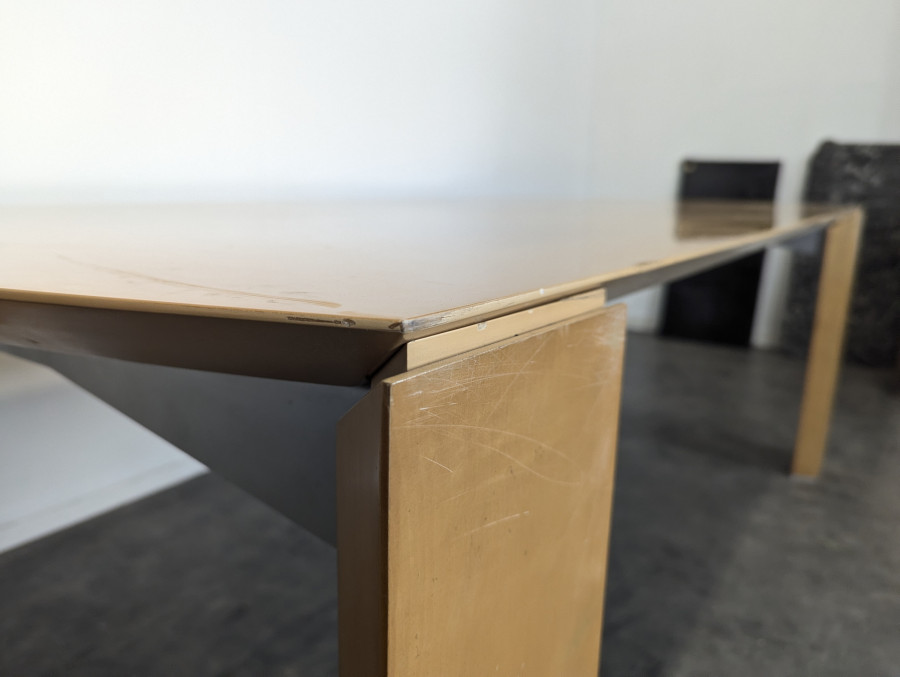 Table de conférence des années 80 en placage d'érable