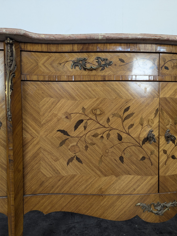 Enfilade en marqueterie de bois de rose