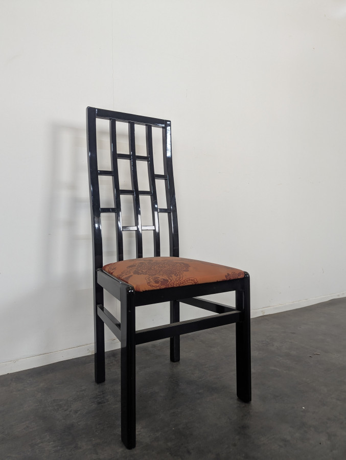 Série de 6 chaises en bois laqué noir des années 80