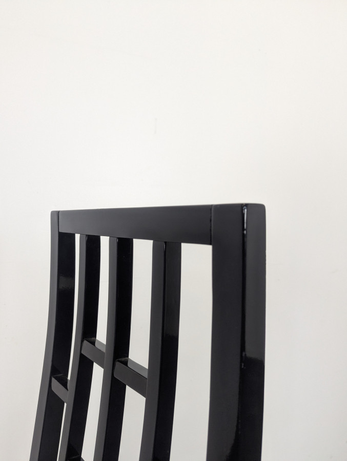Série de 6 chaises en bois laqué noir des années 80
