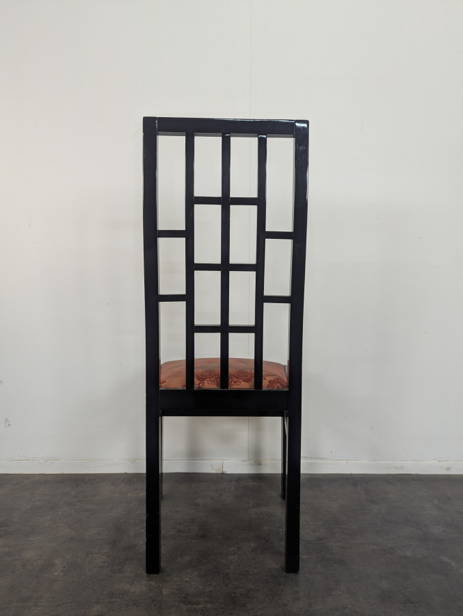 Série de 6 chaises en bois laqué noir des années 80