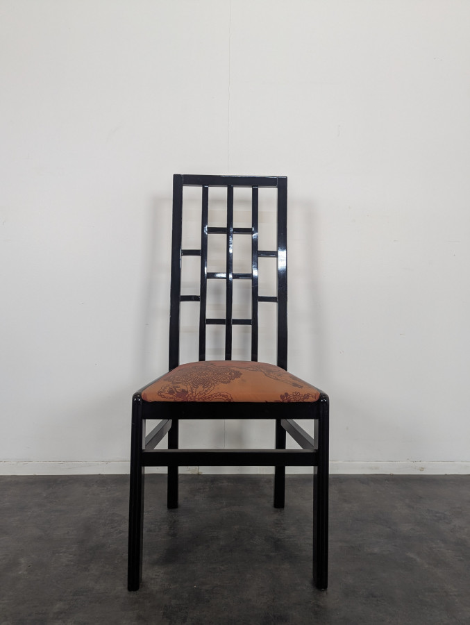 Série de 6 chaises en bois laqué noir des années 80