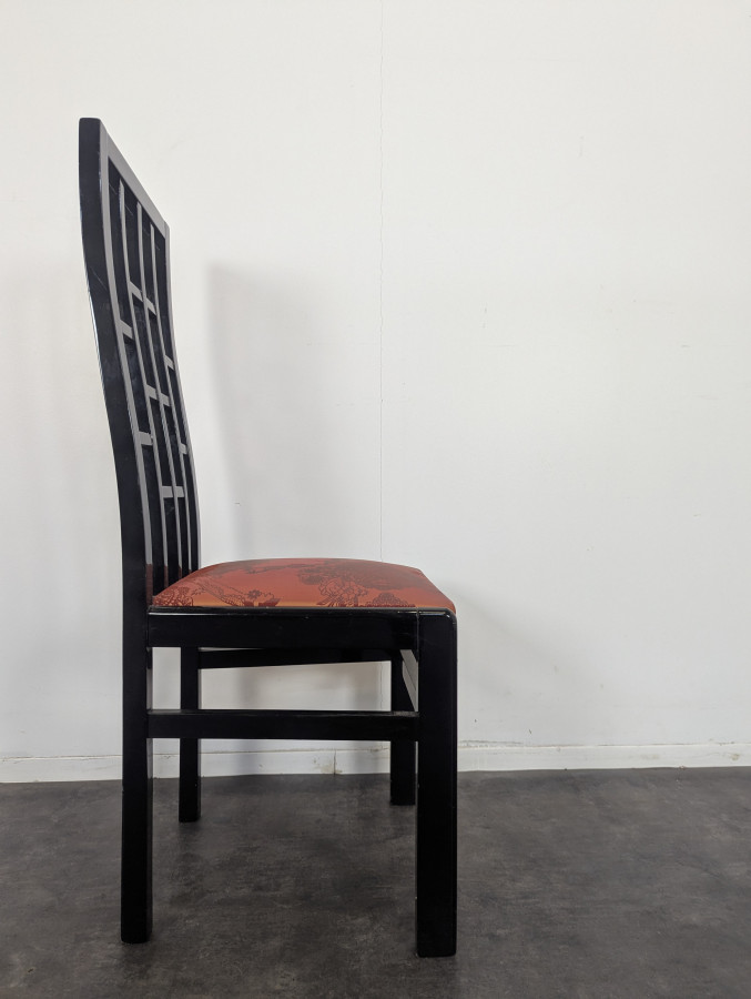 Série de 6 chaises en bois laqué noir des années 80