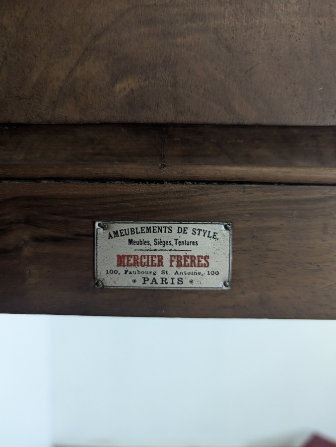 Buffet de style Renaissance en Noyer par la maison Mercier