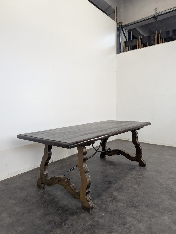 Table de style Espagnole entretoise en fer forgé