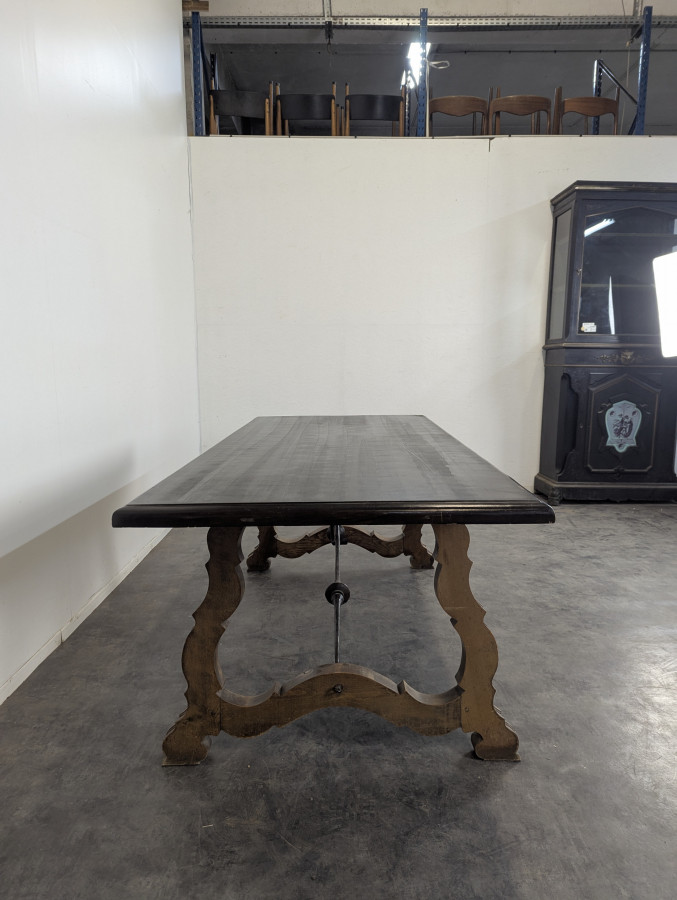 Table de style Espagnole entretoise en fer forgé