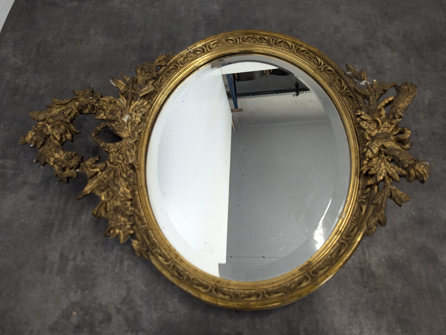 Miroir époque Napoléon III en bois et stuc doré