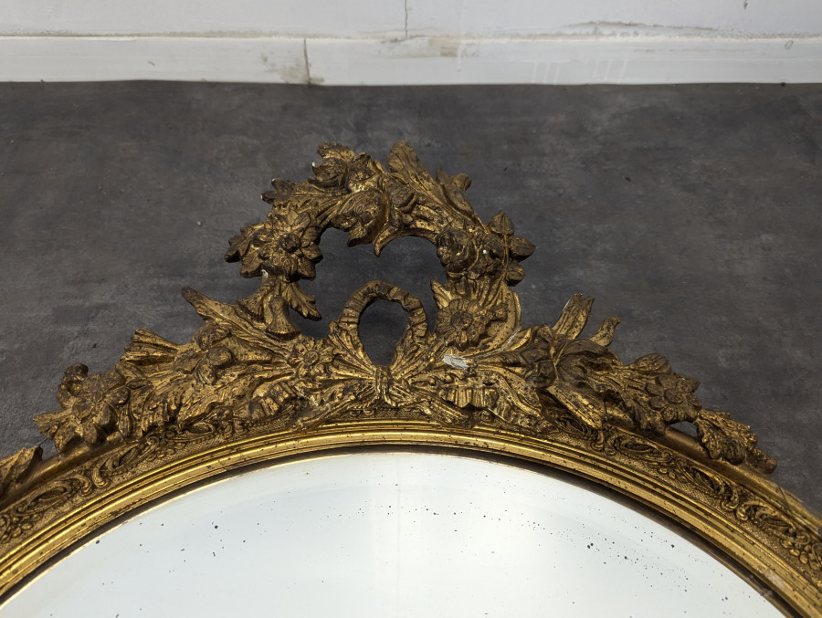 Miroir époque Napoléon III en bois et stuc doré